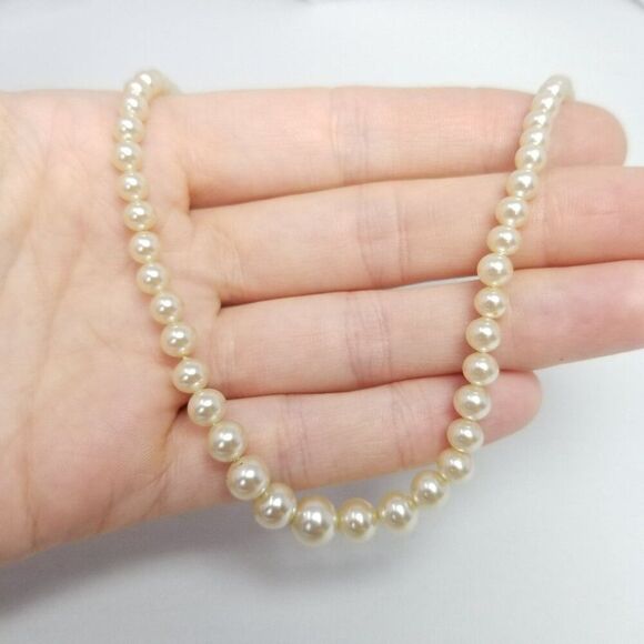 Vintage Graduated Faux Pearl Necklace with Sterling Silver Hook Clasp Estate - Picture 6 of 6